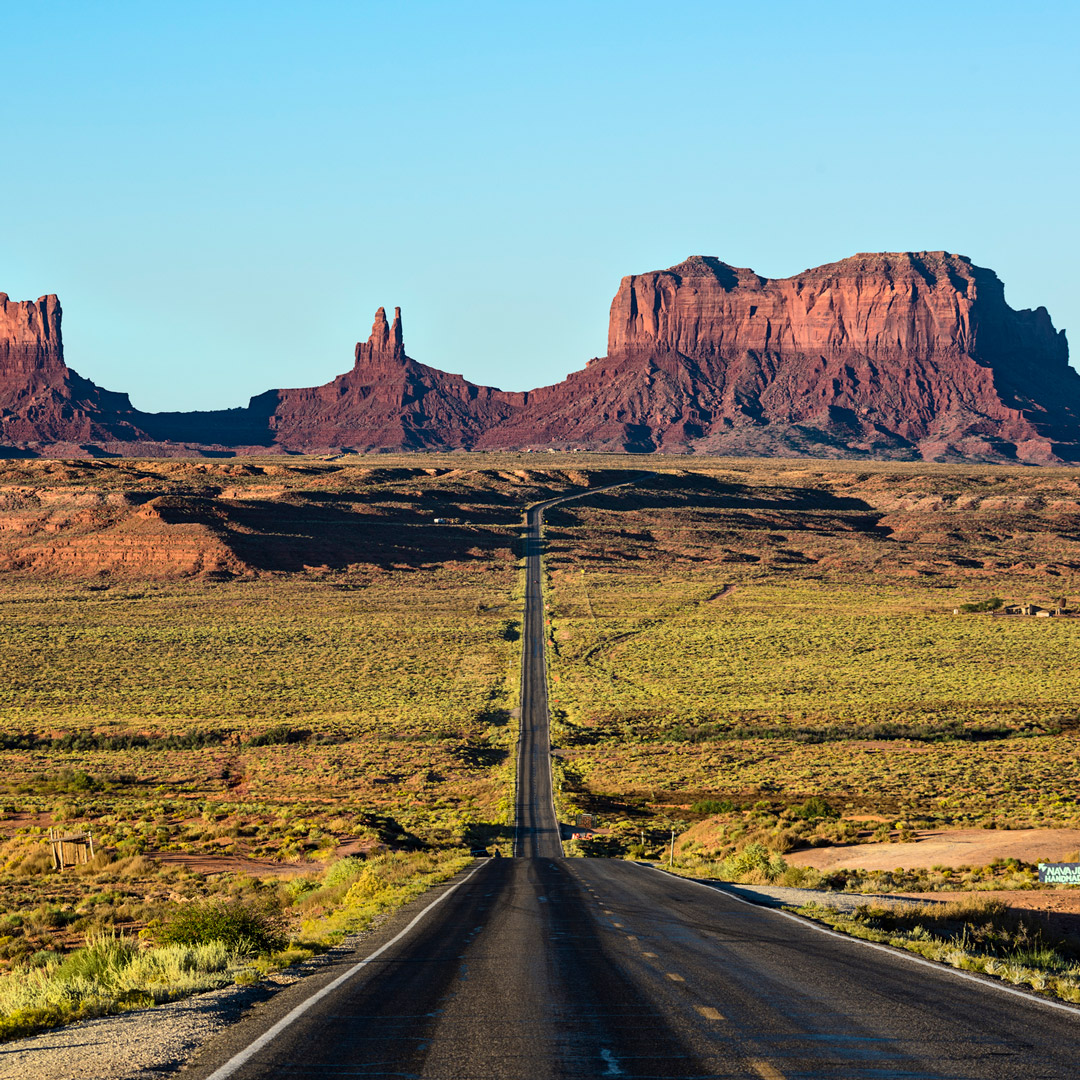 road to monument valley in arizona