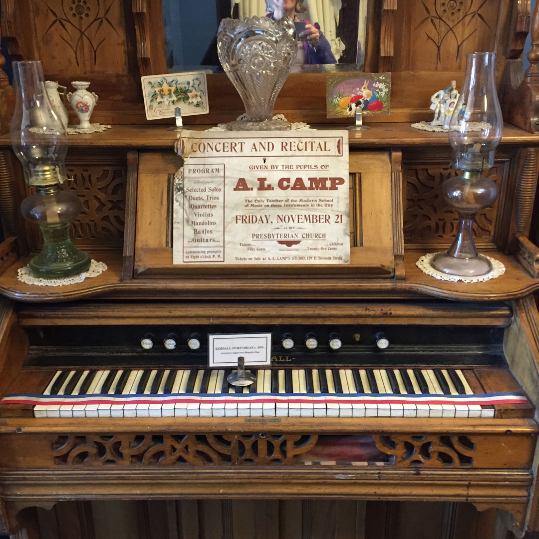 vintage electric piano with oil lanterns
