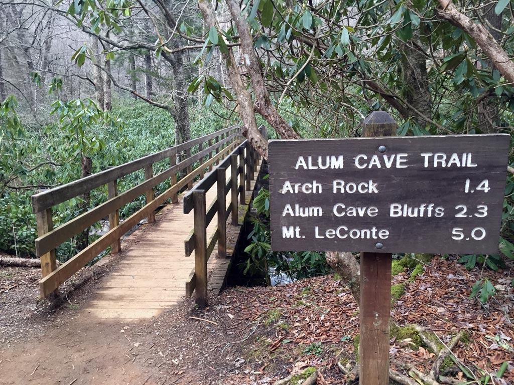 sign at alum cave trailhead