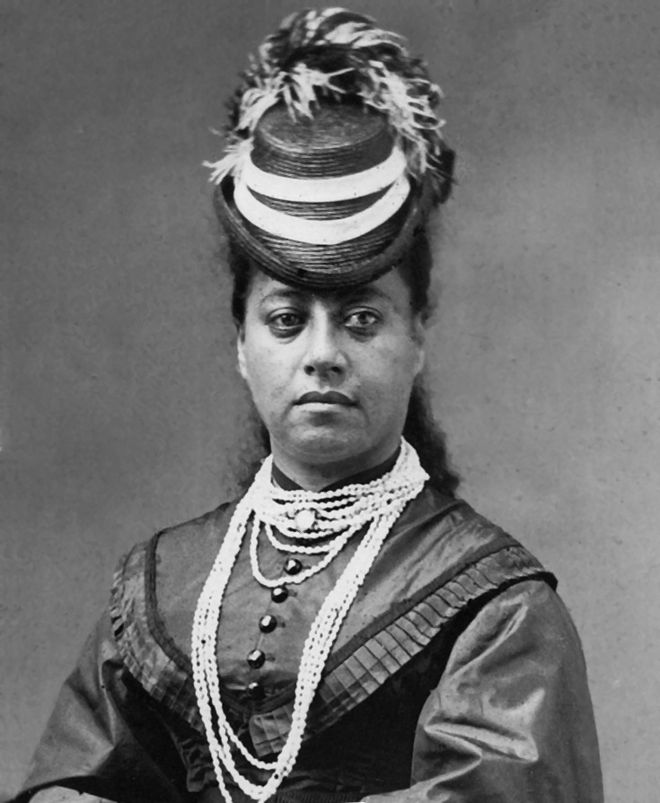 Black and white portrait photo of Hawaii's Queen Emma wearing a niihau shell lei.