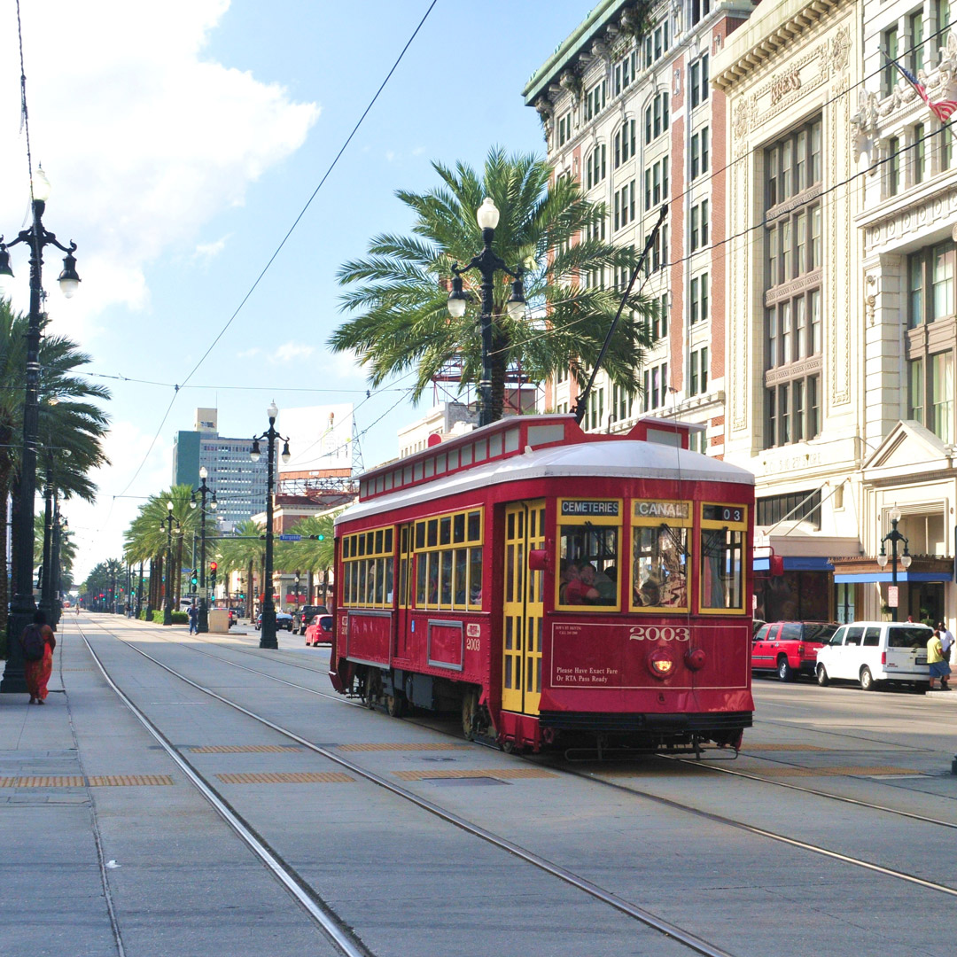 streetcar traveling in New Orleans