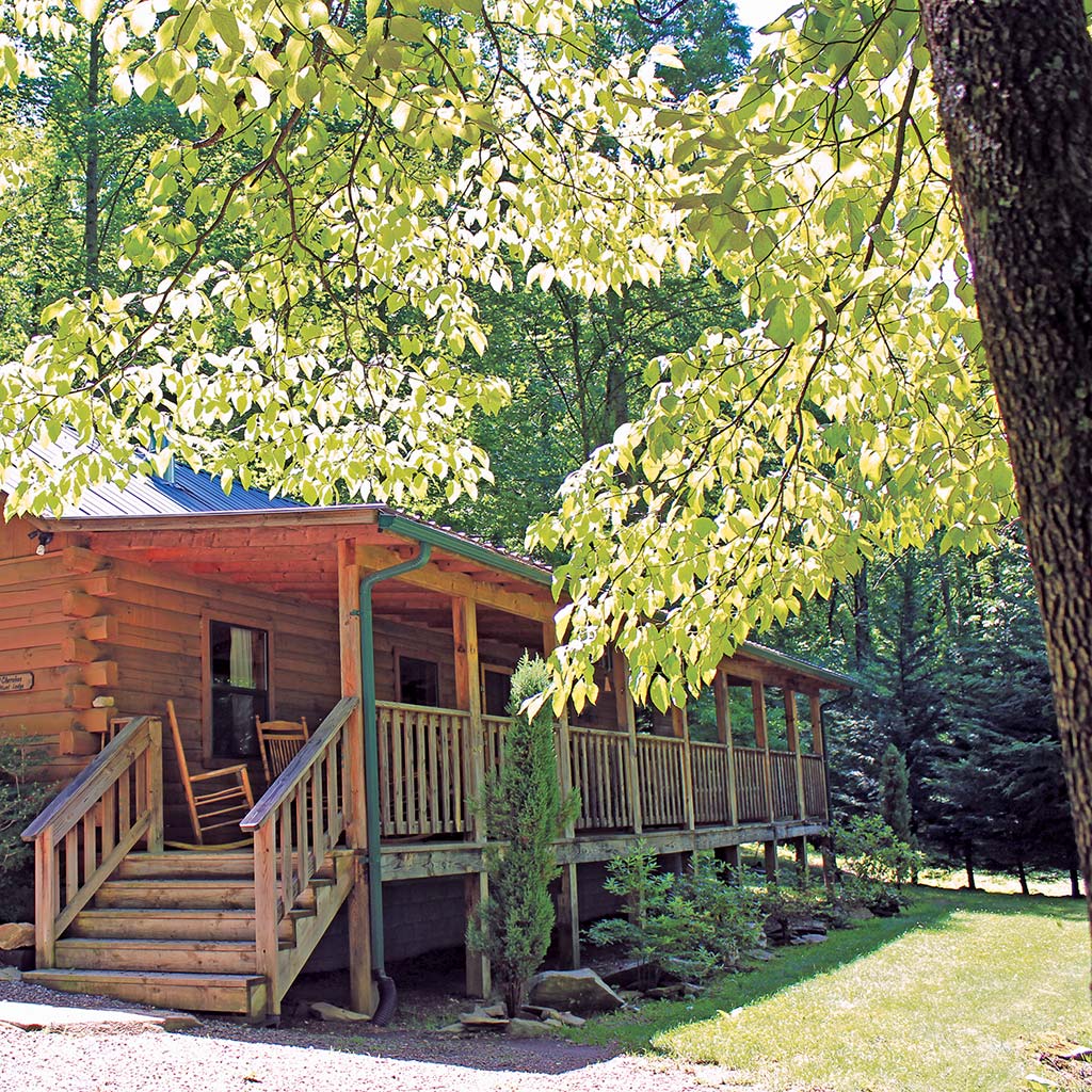 A log cabin at Panther Creek Cabins.