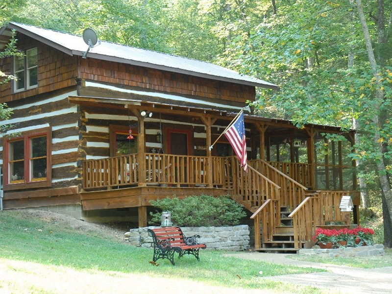 cabin in the woods with an American flag in Tennessee