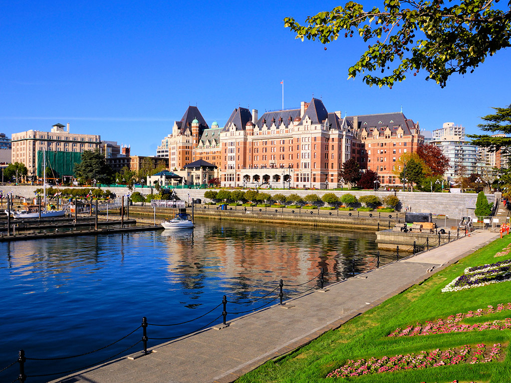 walkway along the harbor in Victoria, BC