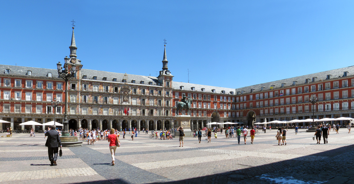 panoramic view of a large square with people walking in madrid