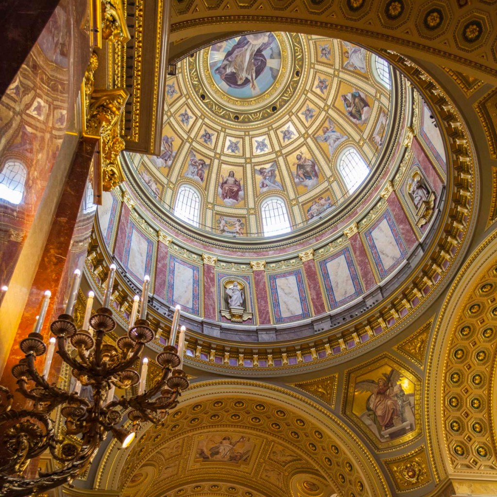 Gold dome ceiling, decorated with statues and paintings.