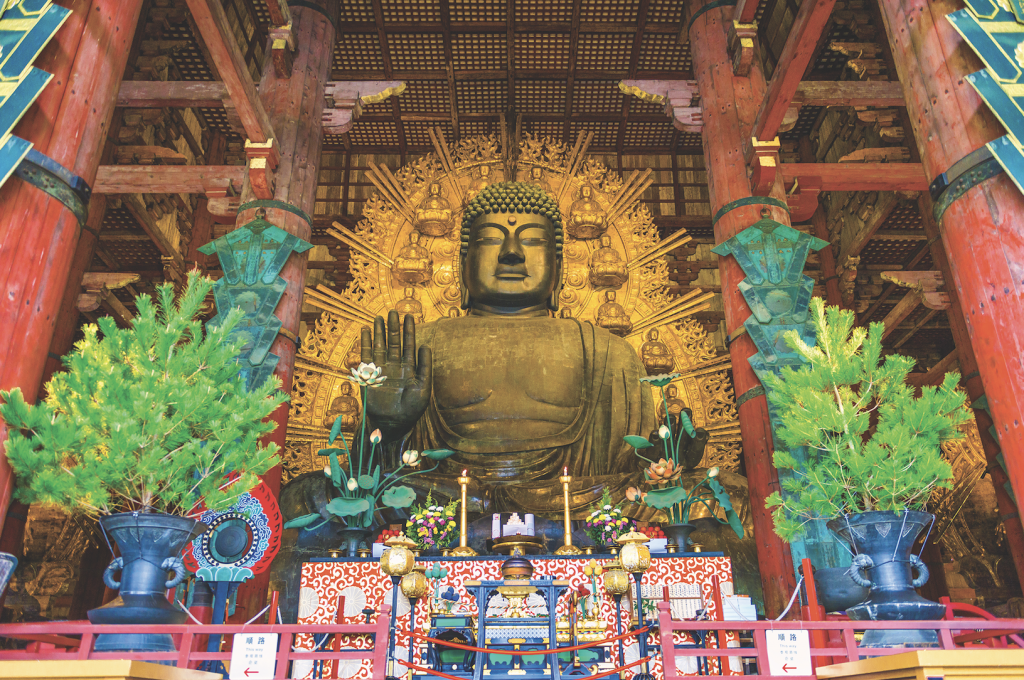 bronze buddha statue and shrine of Tōdai-ji