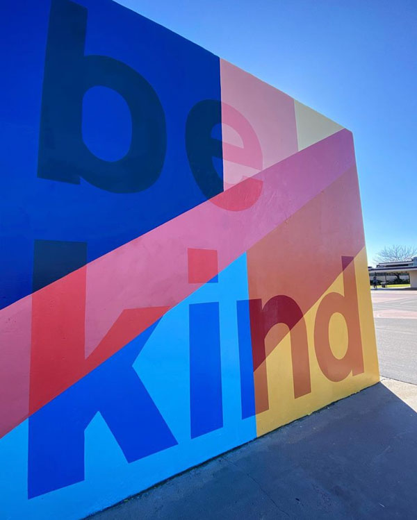 Photo of mural that says "be kind".