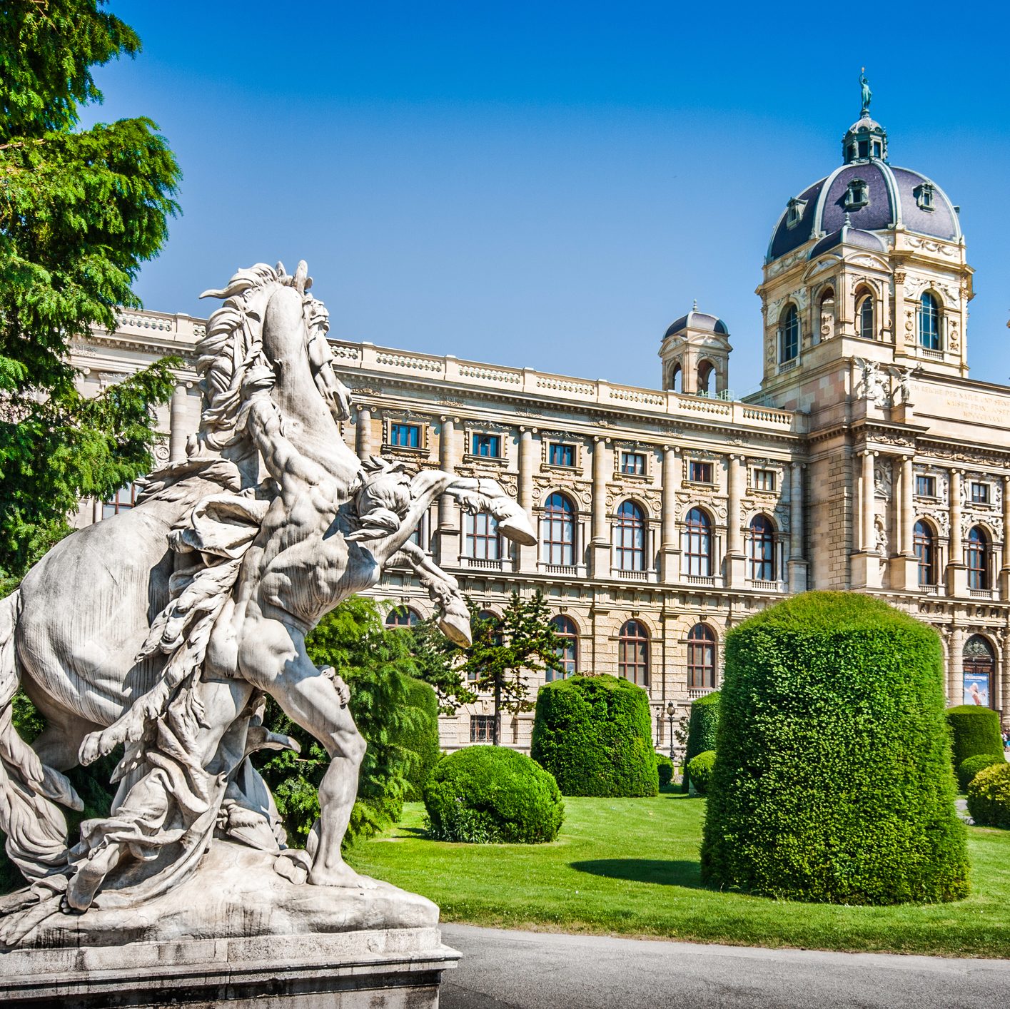 A statue of a horse faces the Natural History Museum in Vienna