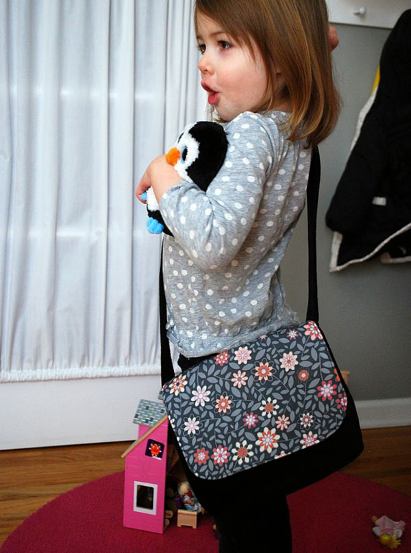 Kathy went from making handbags to merrimentdesign.com, where she shares this whimsical kid-sized messenger bag.