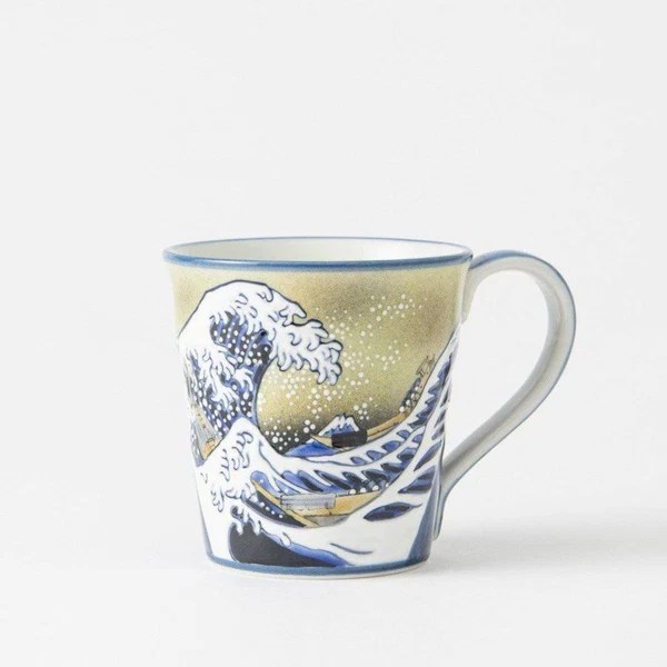 Mug with Hokusai's painting The Wave on it